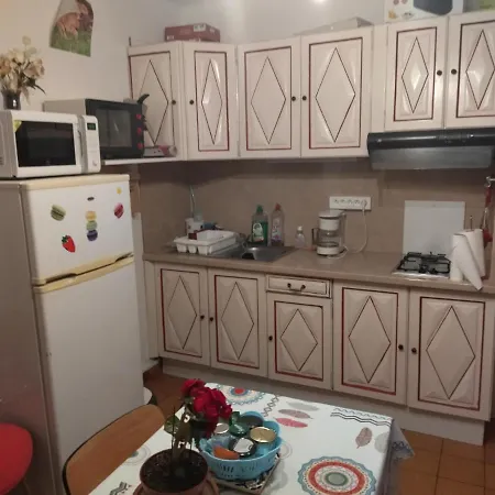 Apartment F1 Et Cuisine Reynes